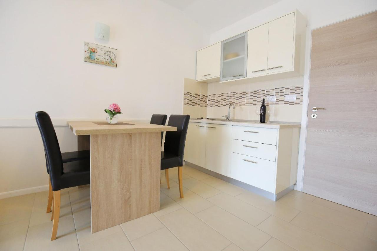 Apartmani Dane Sukošan Kültér fotó