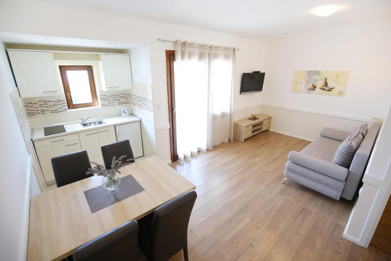 Apartmani Dane Sukošan Kültér fotó