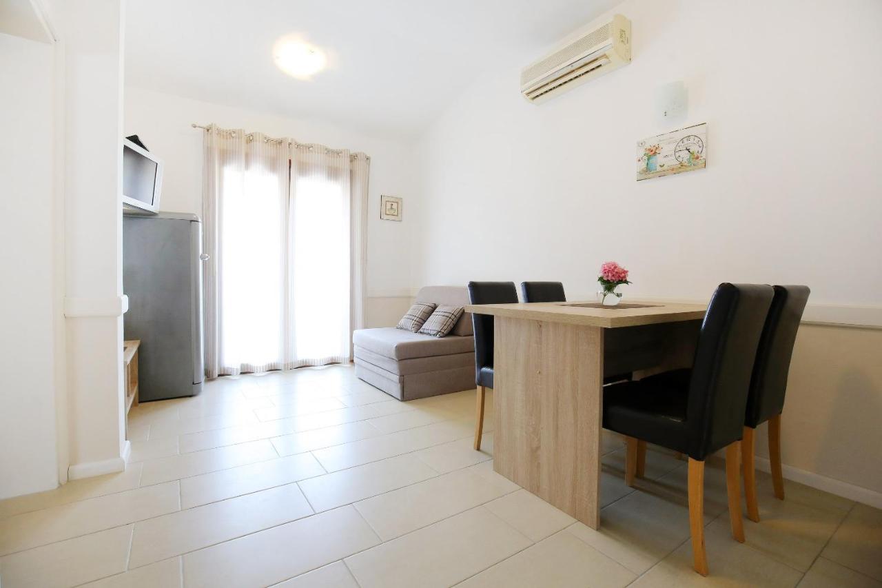Apartmani Dane Sukošan Kültér fotó