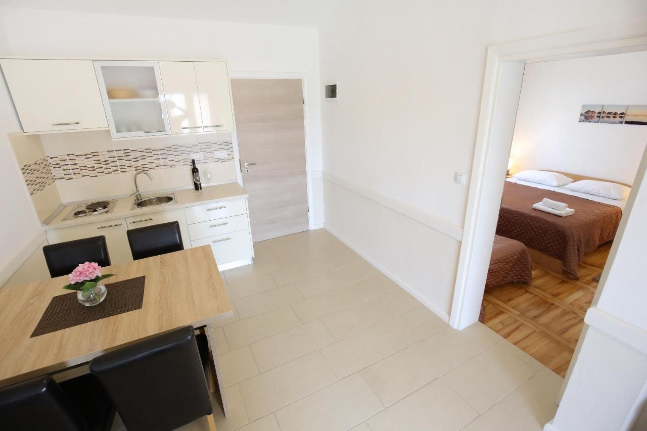 Apartmani Dane Sukošan Kültér fotó